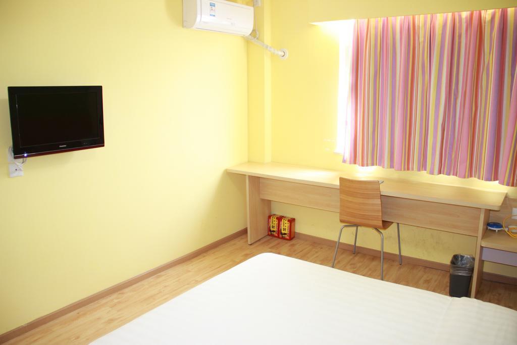 7Days Inn Chengdu Wuda Garden Exterior photo